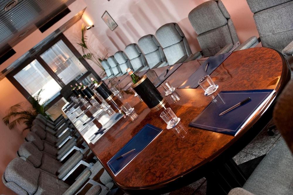 Comtur Hotel 4*